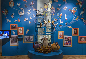 В Мемориальном музее-квартире Римского-Корсакова открылась выставка "Музыка птиц", в которой представлены экспонаты из Театра сказки